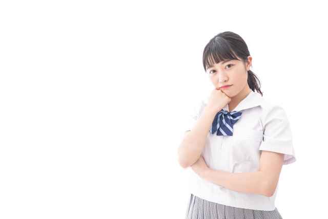 すねる女子学生